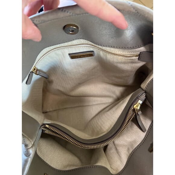 AUTHENTIC TORY BURCH GREY QUILTED LEATHER LARGE KIRA SHOULDER BAG - Picture 9 of 13